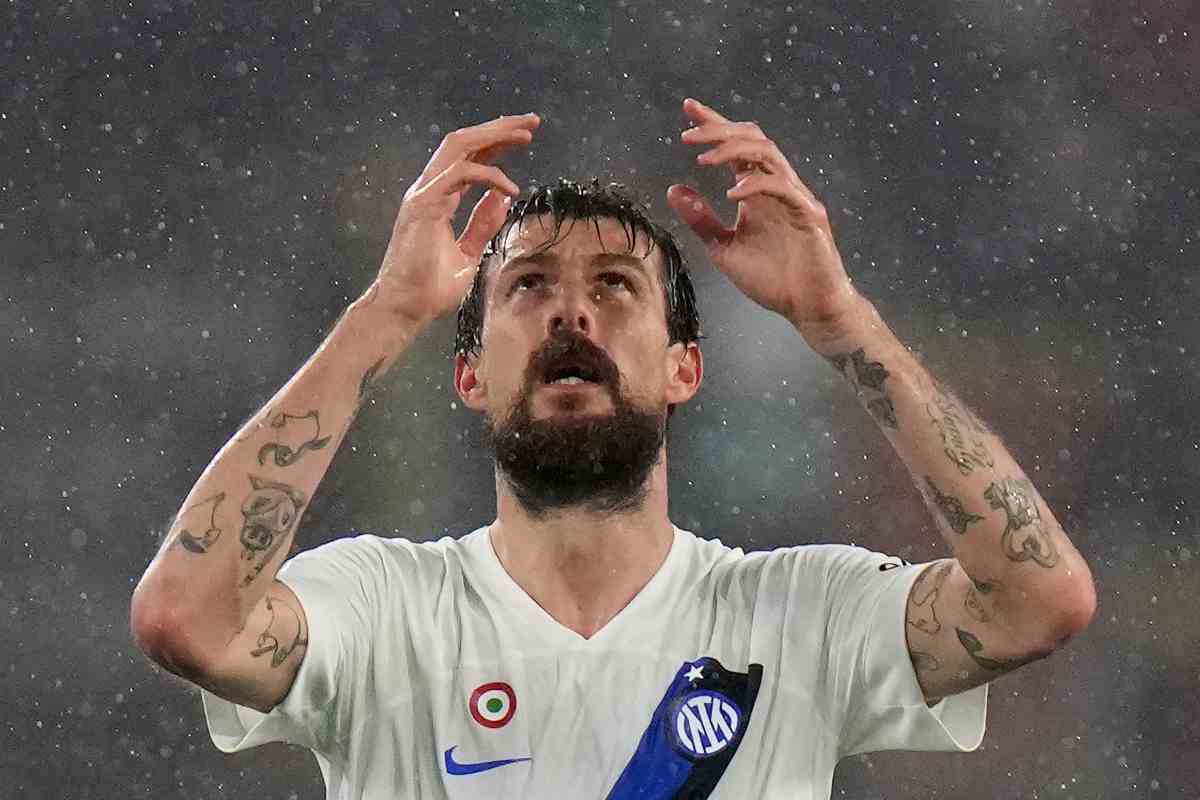 Inter, Acerbi nella bufera per il dito medio ai tifosi della Roma