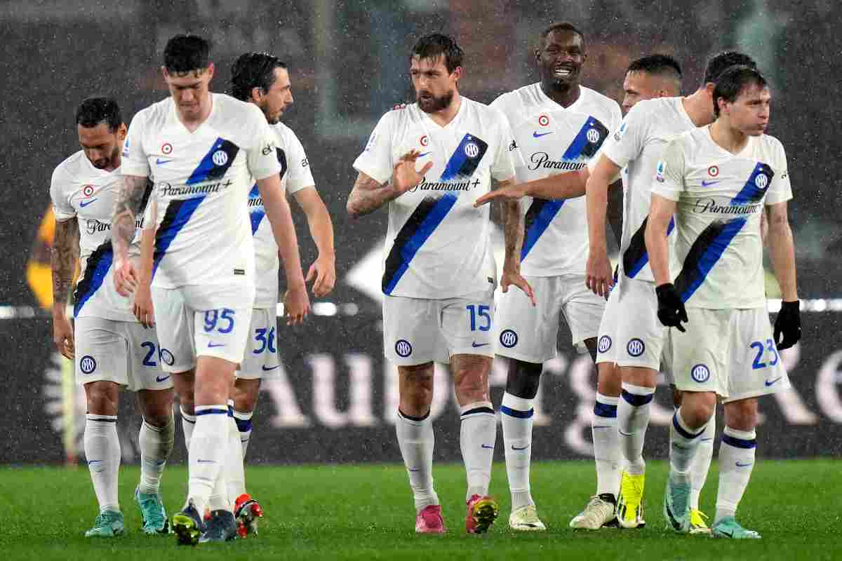 Inter, Acerbi nella bufera per il dito medio ai tifosi della Roma