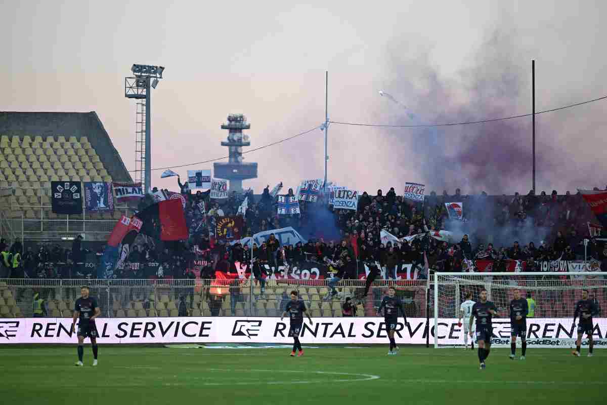 Slitta il derby tra Cosenza e Catanzaro