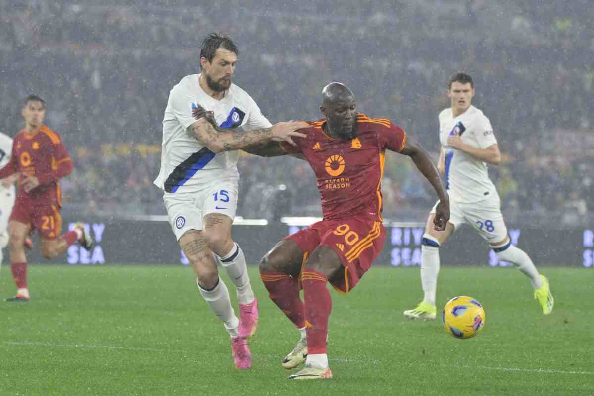 Roma-Inter, bufera dopo il gol di Acerbi