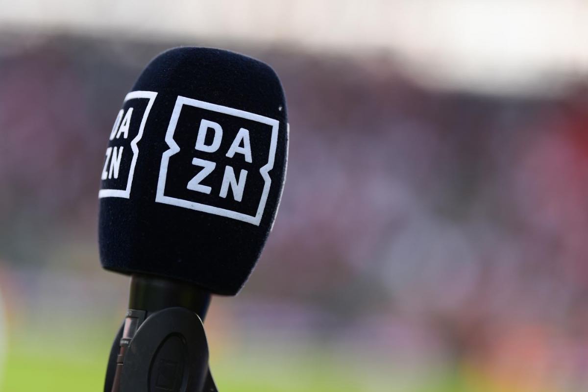 DAZN aumenta i prezzi, è bufera