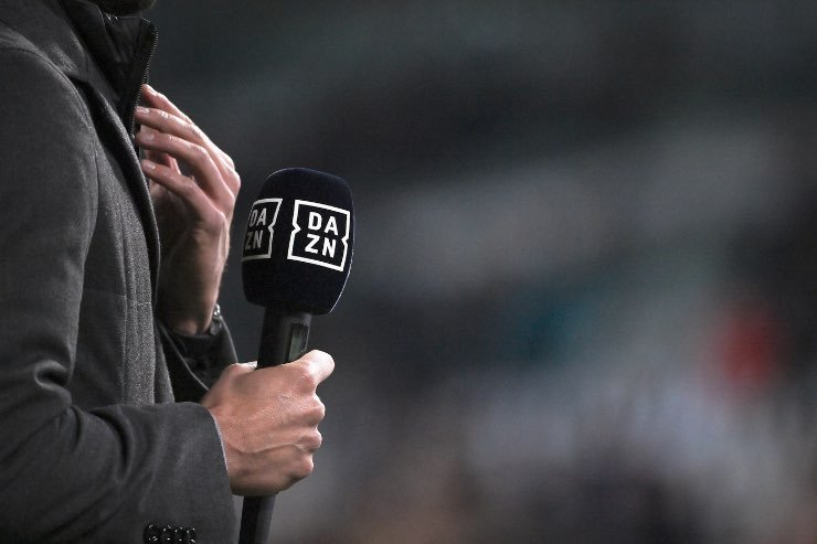 Aumento prezzi per DAZN: tifosi infuriati