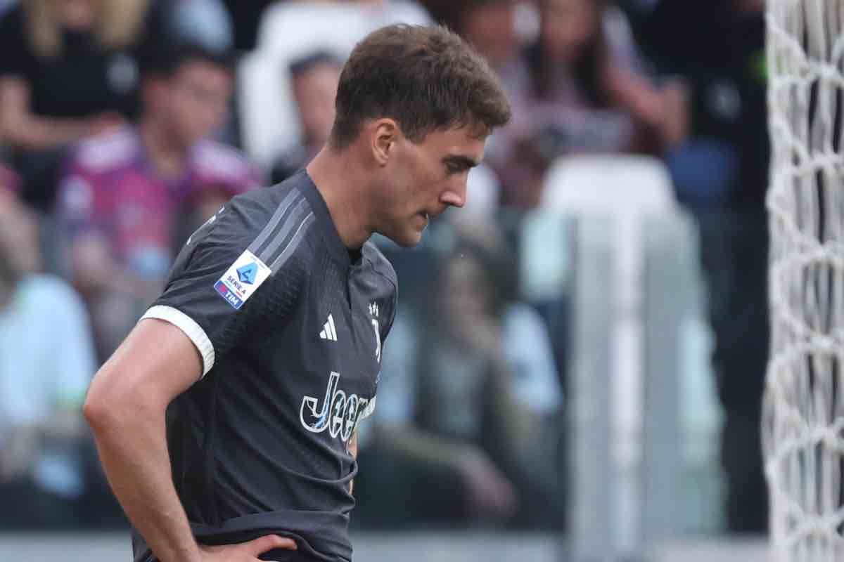 Vlahovic e Allegri via insieme, putiferio Juventus: sta succedendo di tutto