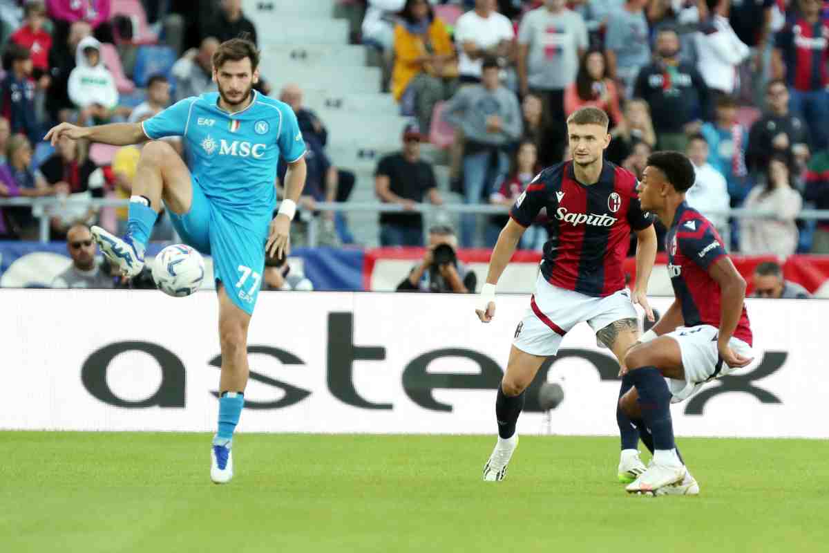 Dopo l'anticipo del venerdì, il sabato della trentaseiesima giornata del campionato di Serie A si apre con Napoli-Bologna