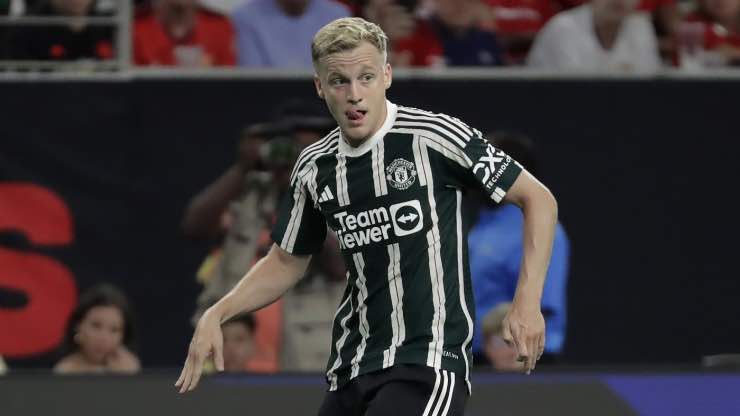 L'agente di van de Beek chiama la Serie A