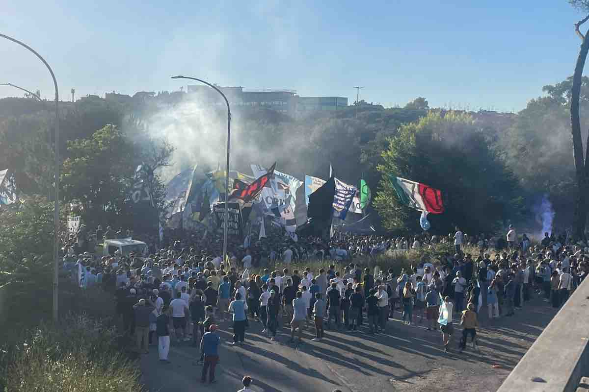 Nuova protesta dei tifosi contro Lotito: "Libera la Lazio"