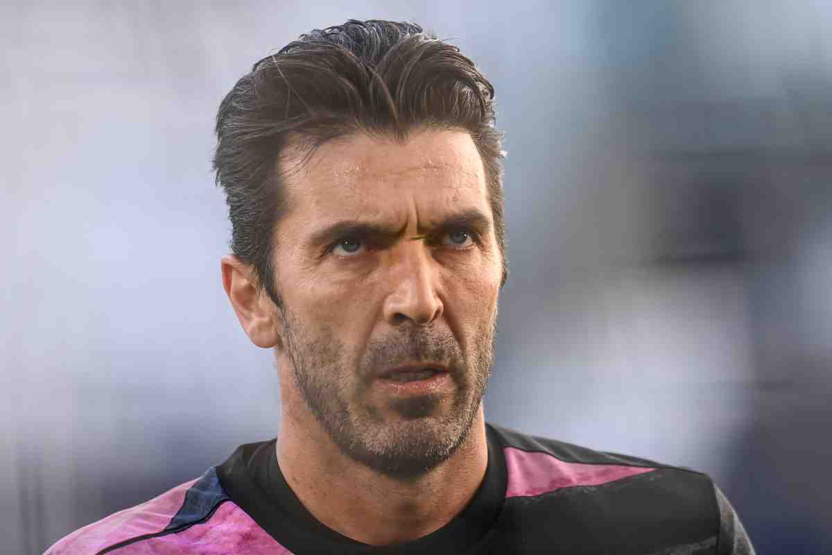 Gianluigi Buffon esulta per Carrarese e Juventus