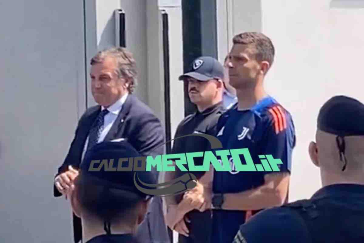 Juventus, Thiago Motta e Giuntoli salutano la curva: alla Continassa spunta anche Elkann | VIDEO CM.IT