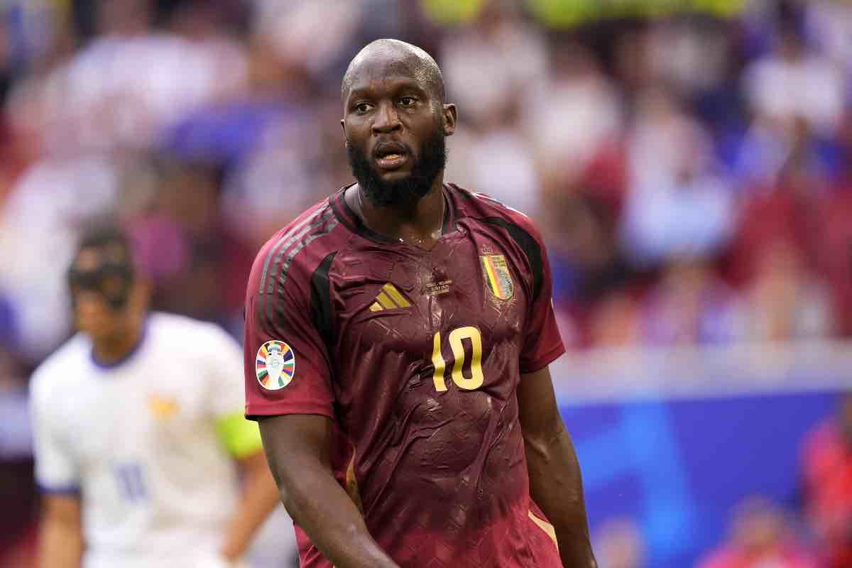 Napoli, accordo triennale con Lukaku: si riduce lo stipendio per Conte, ecco le cifre