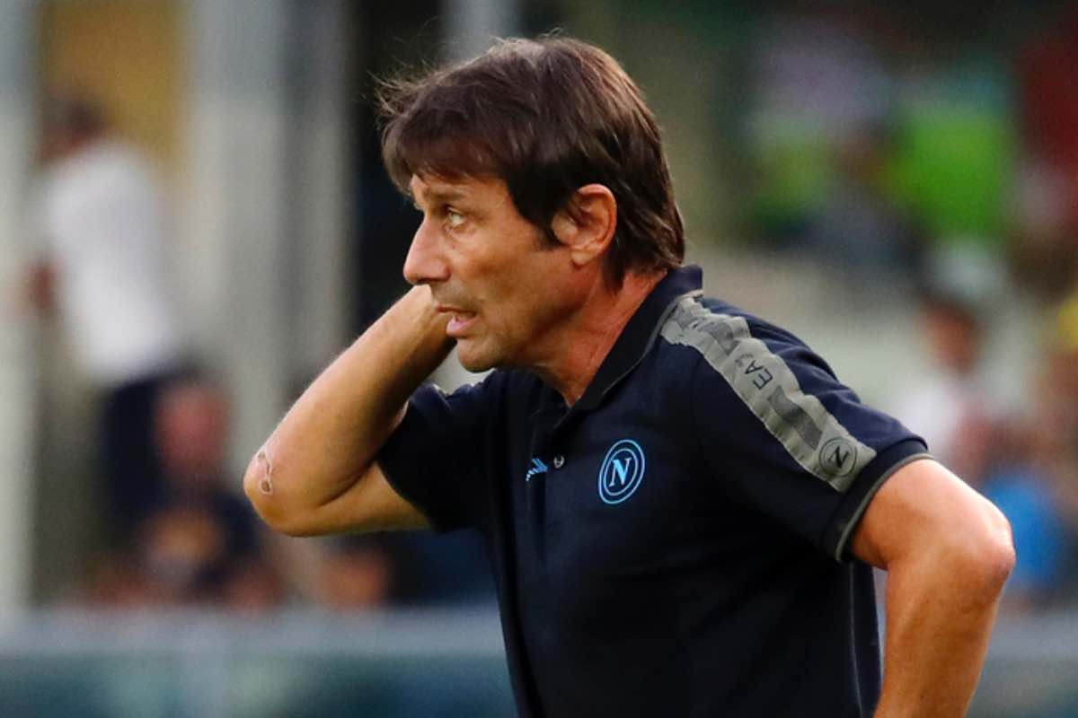 Napoli, bordata a Conte: "Picconate al club"