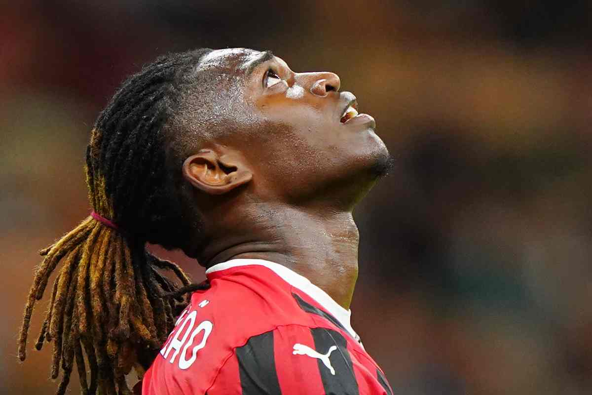 Tempo scaduto per Leao, baratro Milan: "Da vendere"