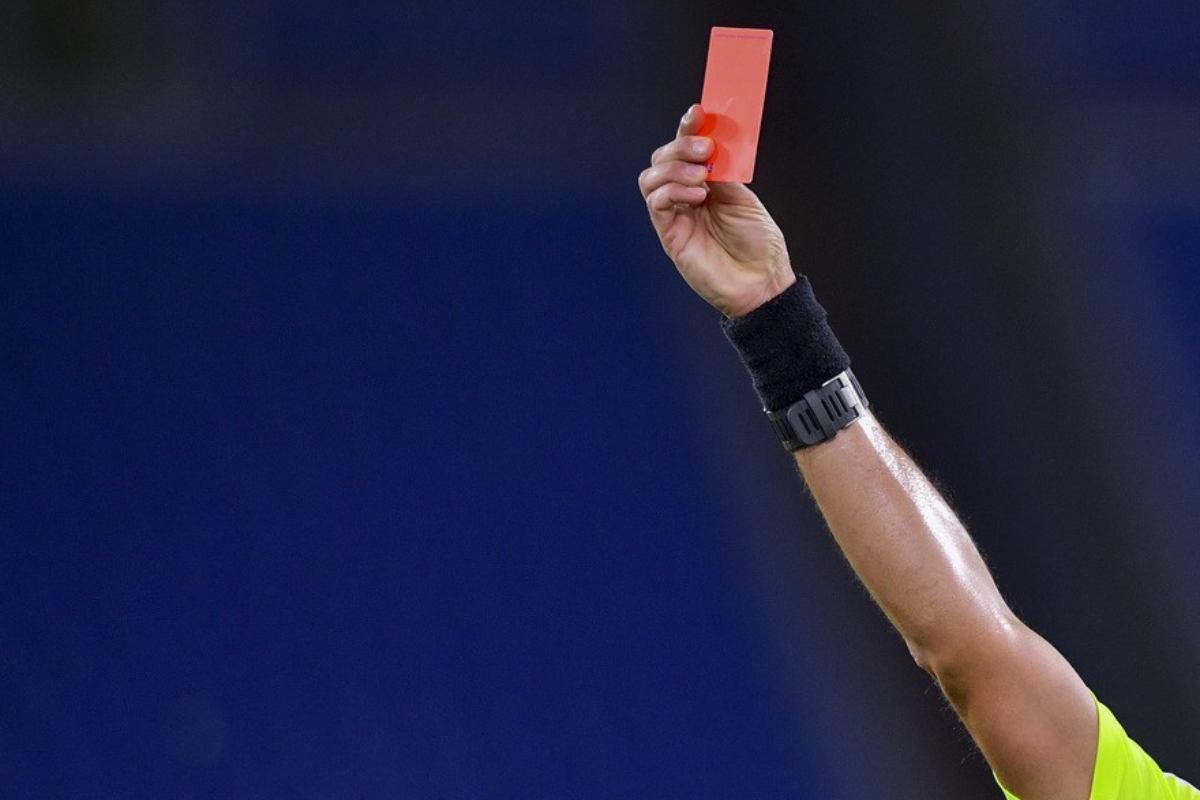 Arbitri arrestati prima della Champions