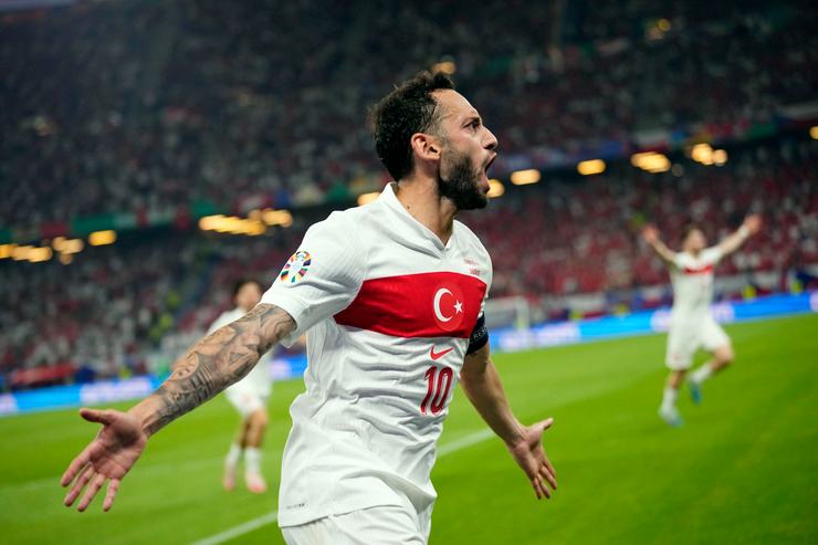 Inter, dubbi Calhanoglu