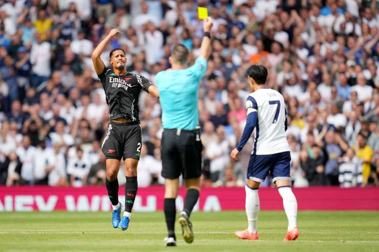 Tottenham-Arsenal, polemica attorno all'arbitro Gillet