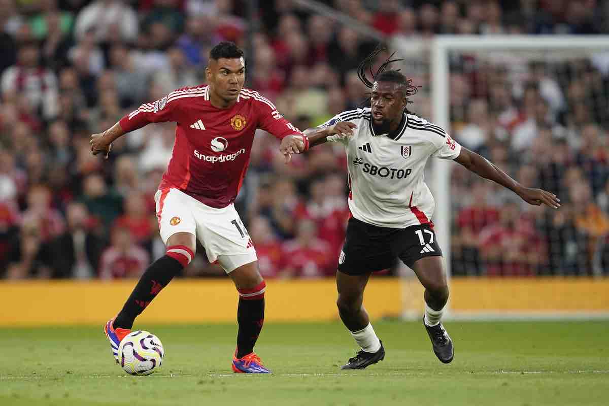 Casemiro via dallo stadio