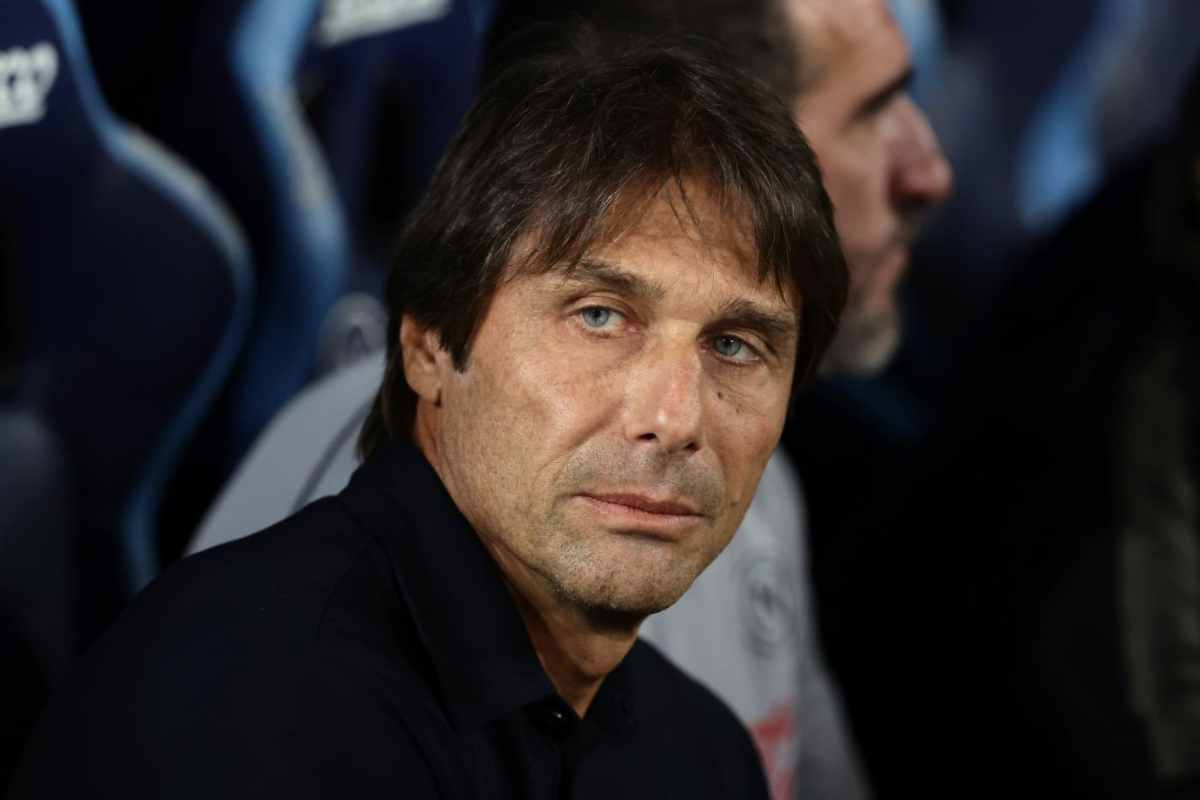 Conte tra mazzate e critiche