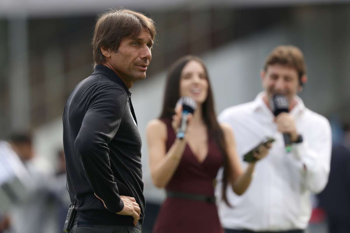 Conte fa festa, ma pensa al Milan: “Non c’è solo Leao. Ho un solo giorno per preparare la gara”