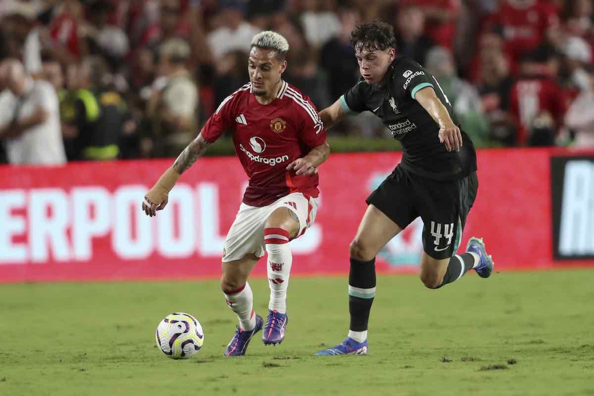 Antony in azione con la maglia del Manchester United