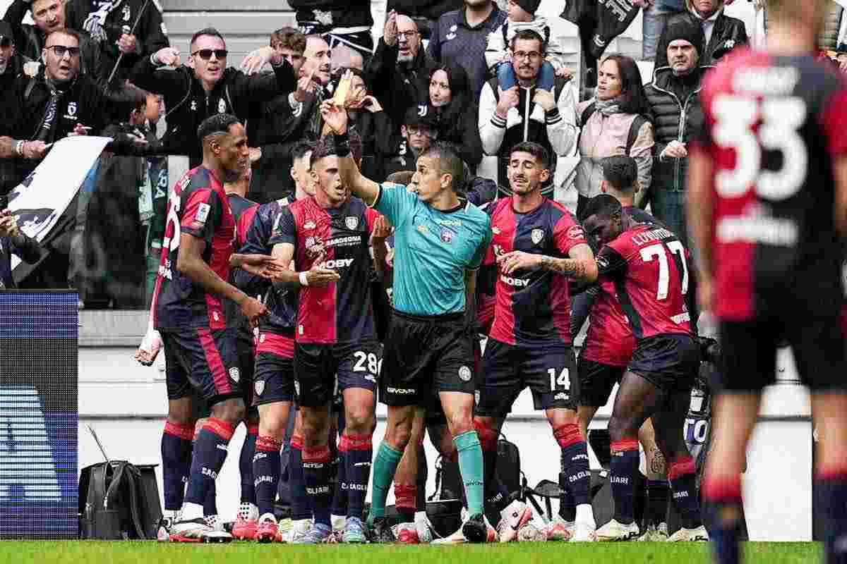 Juventus-Cagliari, oggetto in campo: cosa succede