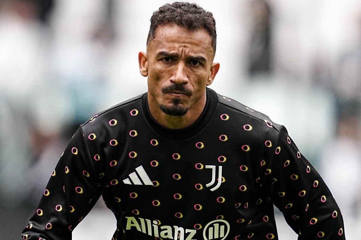 Juventus, bufera social su Danilo