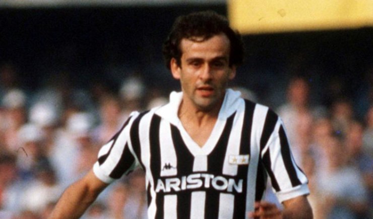 Michel Platini in campo con la Juventus 