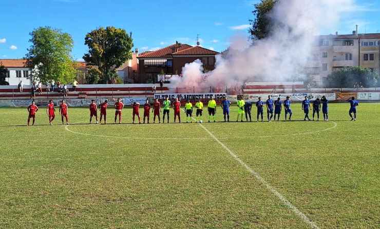 Partita sospesa per insulti razzisti