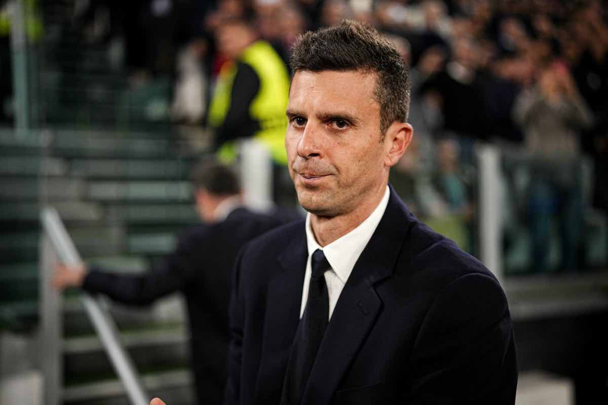 Thiago Motta si dirige in panchina