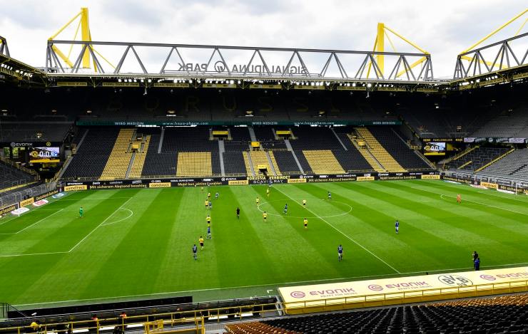 Lo stadio Signal Iduna Park dall'interno 