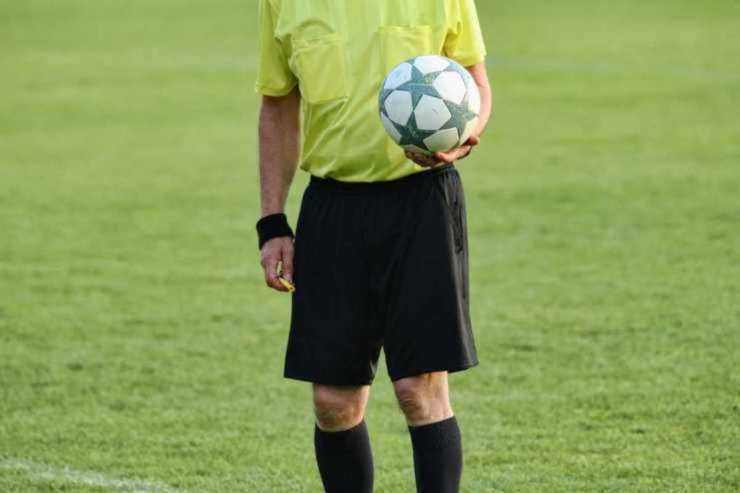 Arbitro in campo