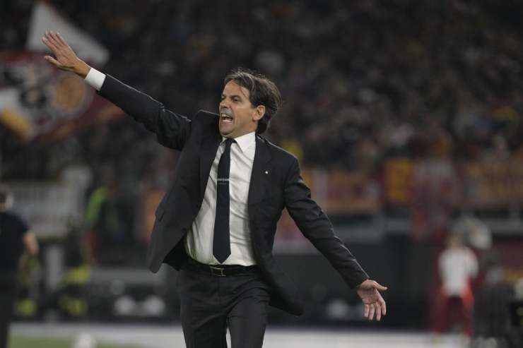 Inzaghi dà indicazioni all'Inter