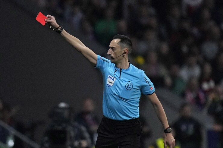 L'arbitro spagnolo Jose Maria Sanchez dirigerà Slovan Bratislava-Milan