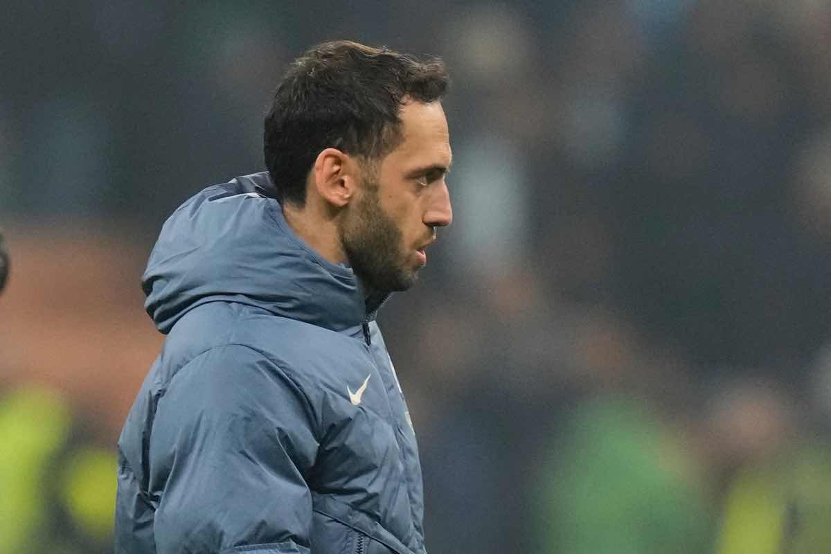 Infortunio e sostituzione, Calhanoglu fa tremare l’Inter: “Lo stesso punto”