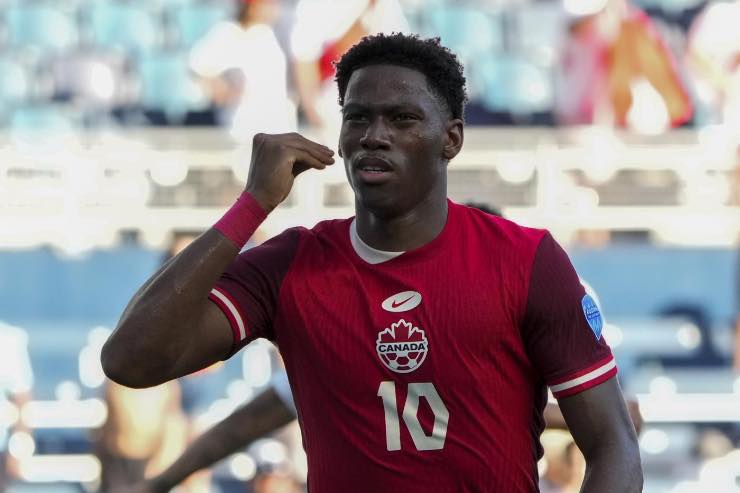 Jonathan David dopo un gol con il Canada