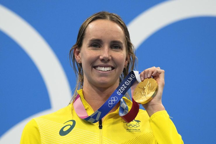 Emma McKeon con la medaglia d'oro alle Olimpiadi 