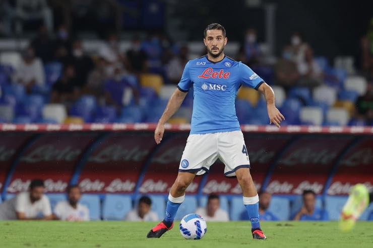 Manolas in campo con la maglia del Napoli