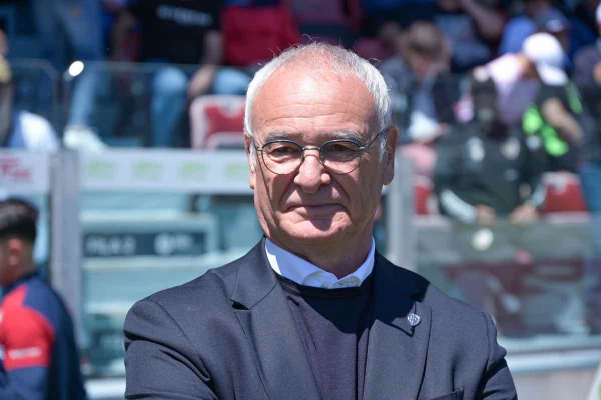 Claudio Ranieri davanti la panchina