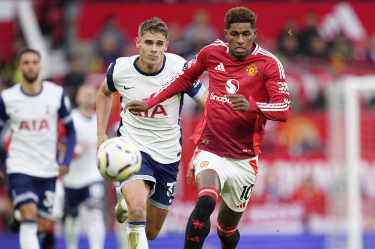 Rashford corre palla al piede