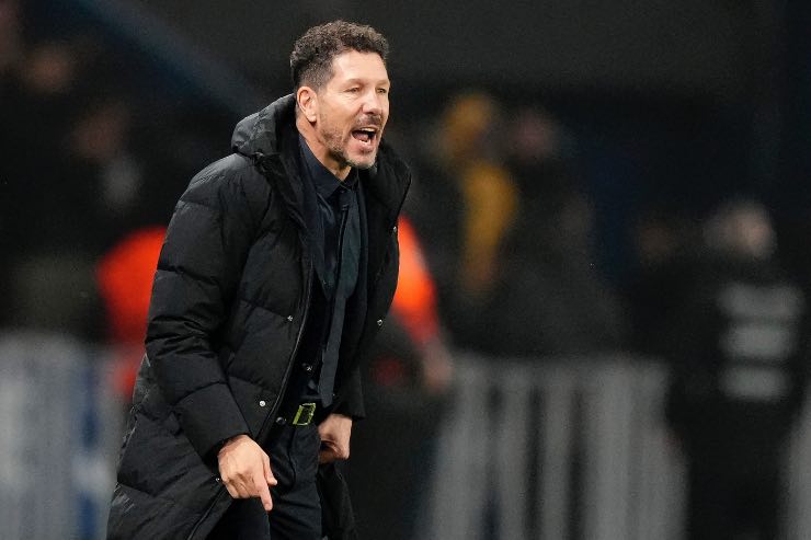 Simeone dà indicazioni in Psg Atletico