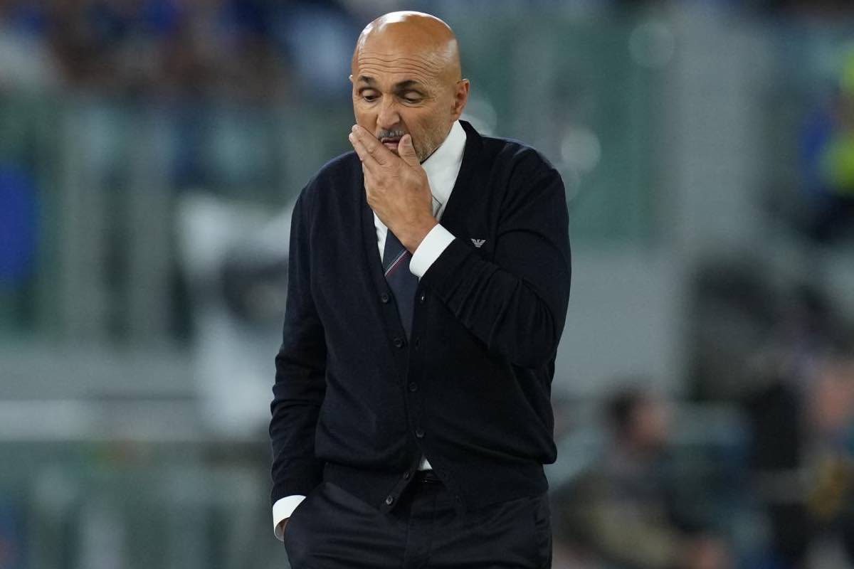 Spalletti pensieroso durante Italia-Belgio