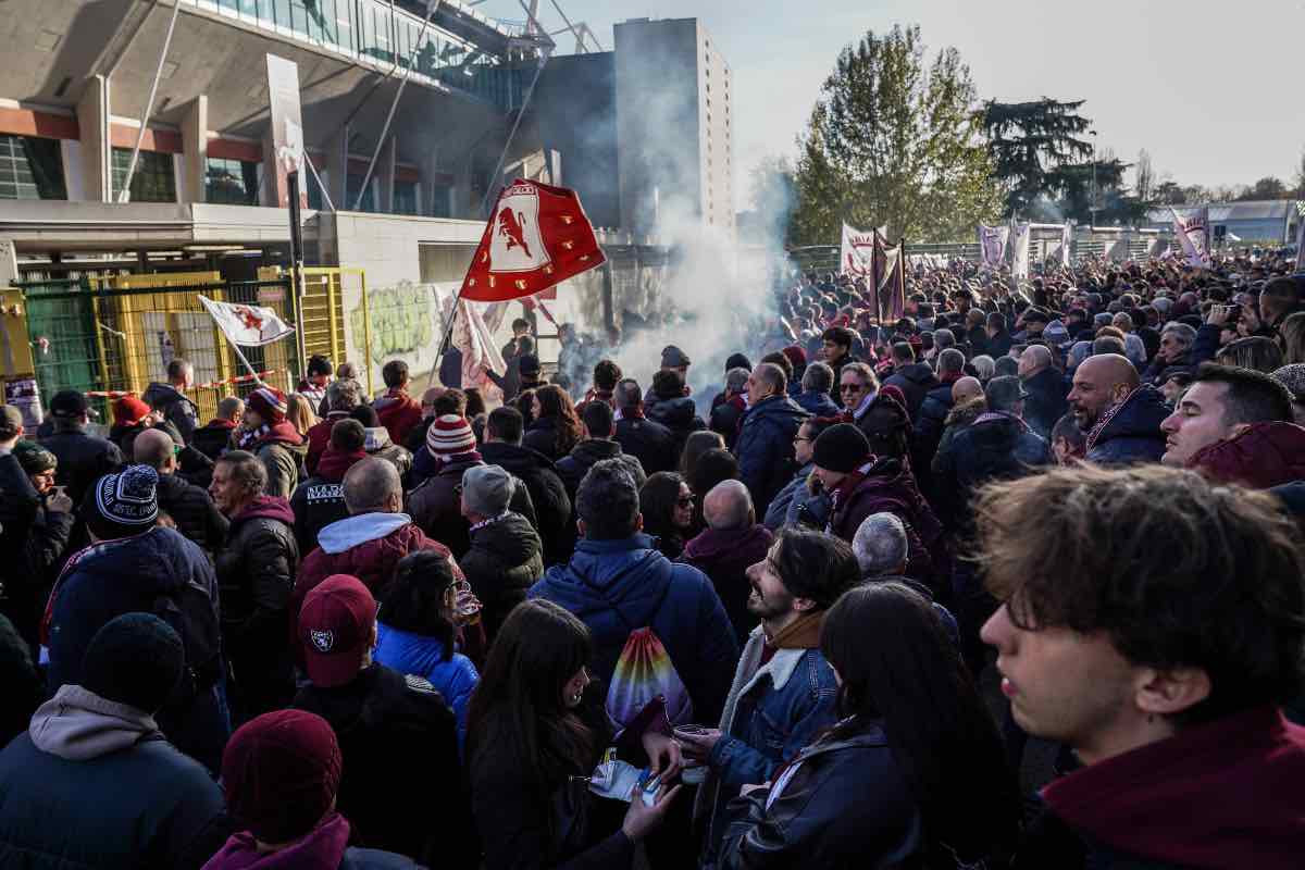 “Vendi e vattene”: contestazione contro Cairo prima di Torino Monza