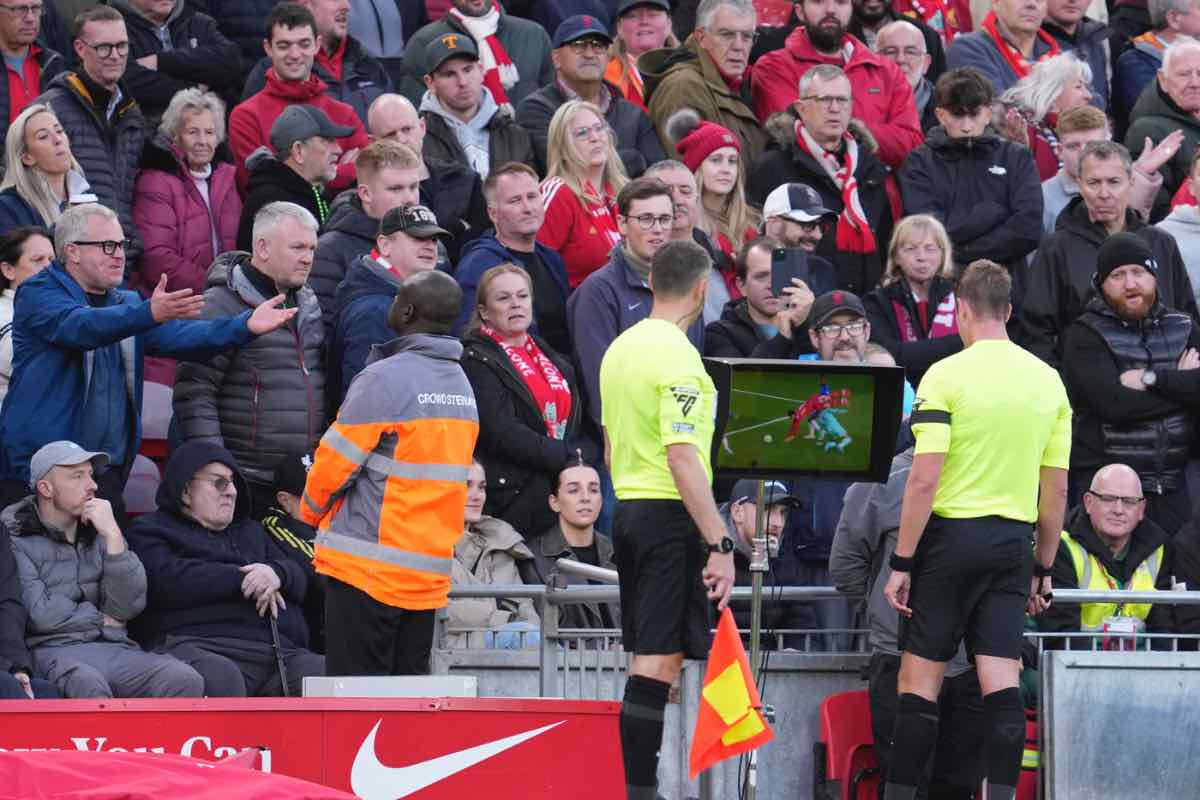 Champions, caos arbitro e Var: infranta la Regola 12