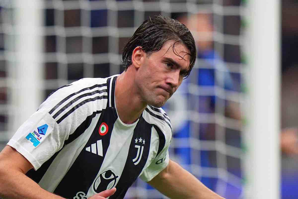 Vlahovic e la Juve sempre più lontani: scambio da urlo con il Milan