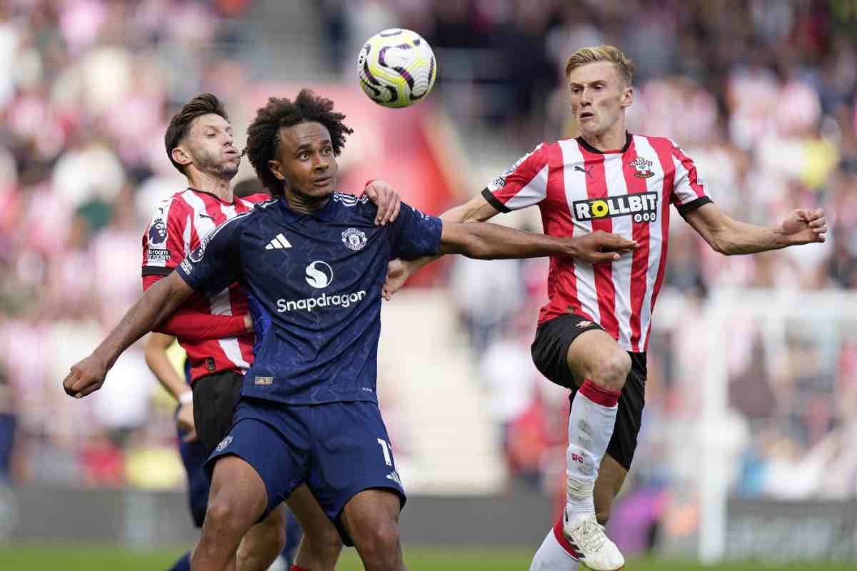 Zirkzee in azione durante la partita contro il Southampton