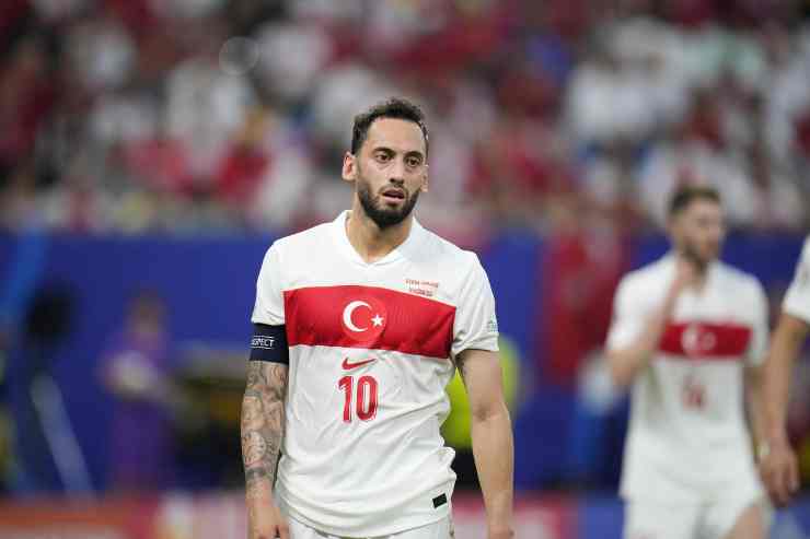 Calhanoglu con la maglia della Turchia