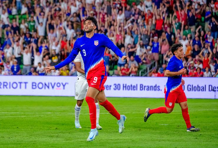 Ricardo Pepi esulta con la nazionale USA