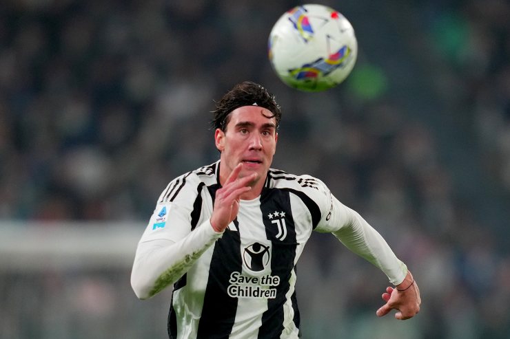 Vlahovic con la maglia della Juventus