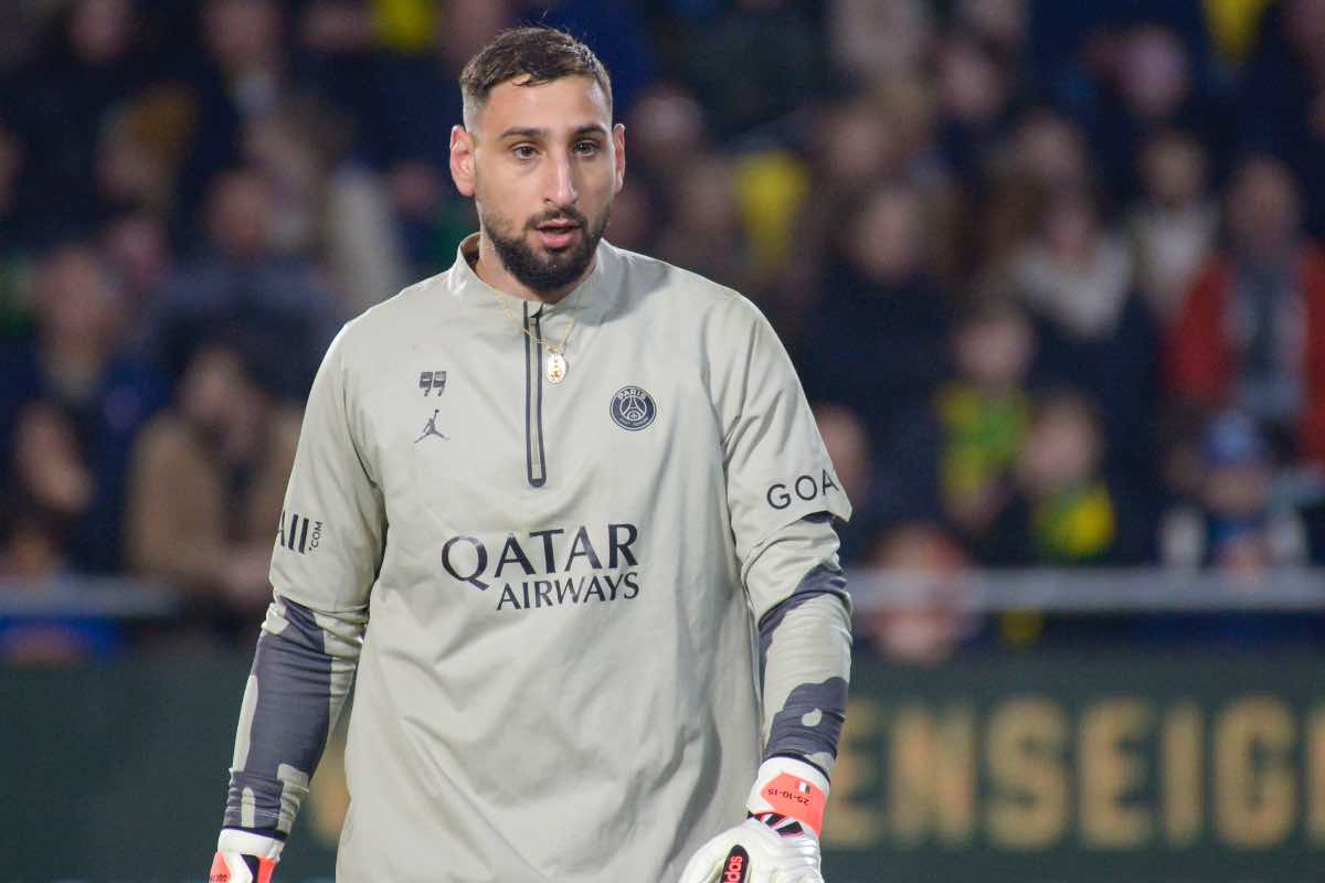 Spavento per Donnarumma: calcio in faccia e cambio obbligato