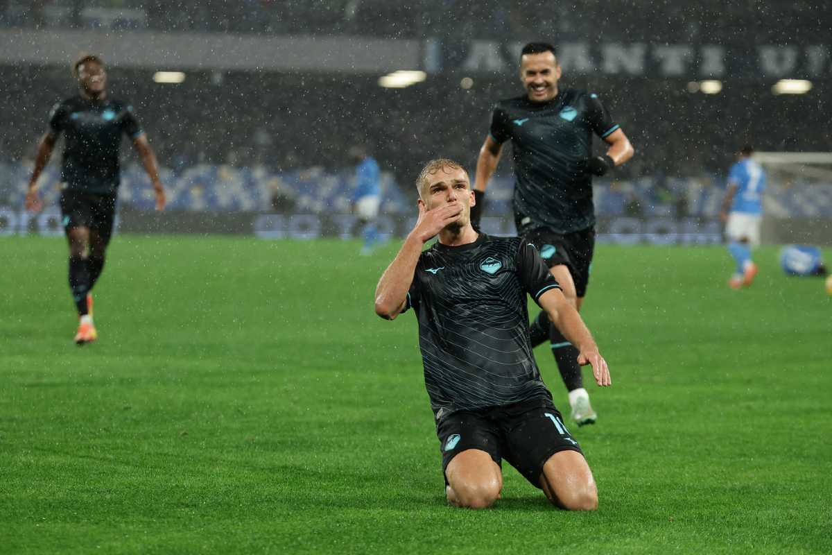 Isaksen esulta al gol in Lazio-Napoli