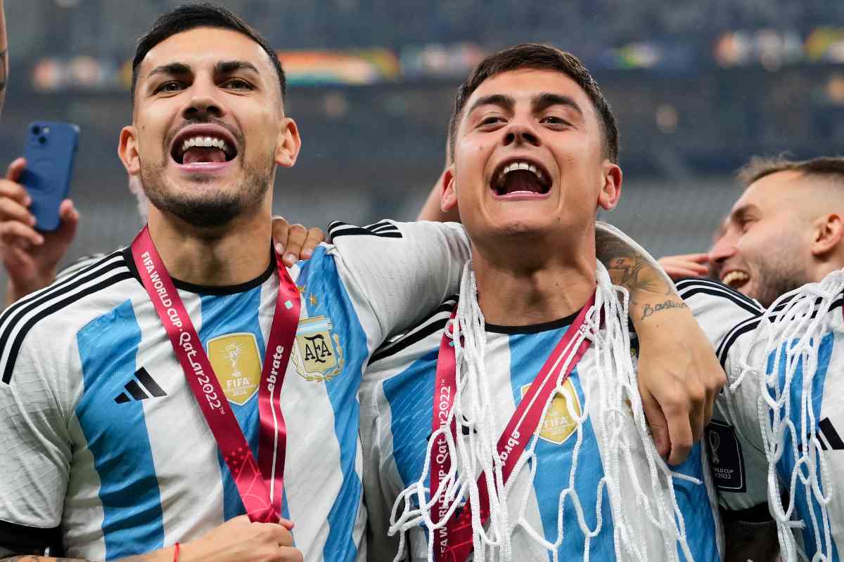 Paredes e Dybala con la maglia dell'Argentina