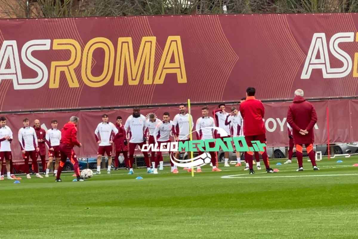 Roma, sorrisi a Trigoria nella rifinitura. Out solo Cristante e Ranieri si prende cura di Dovbyk | VIDEO CM.IT